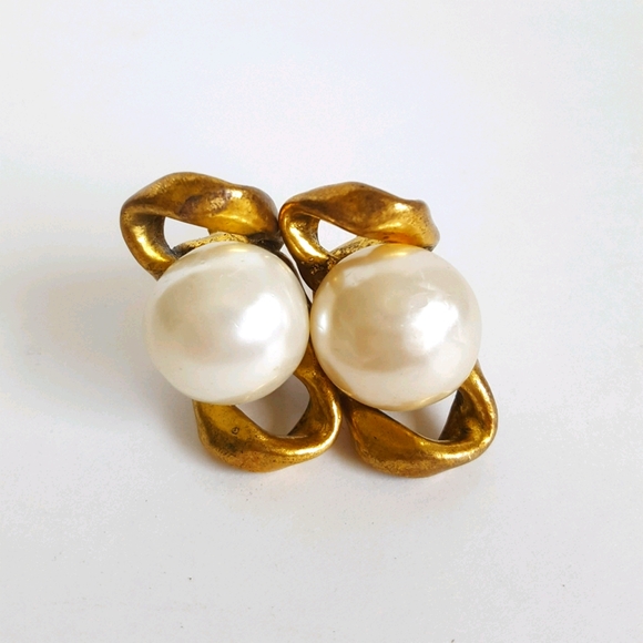 CHANEL RARE 1983Baroque Pearl Chunky Knot Earrings - Picture 13 of 16